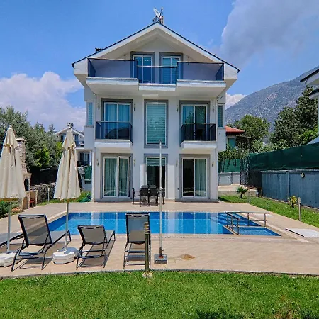 Muhteşem Konum, özel Havuz, çocuk Havuzlu Müstakil Modern Fethiye