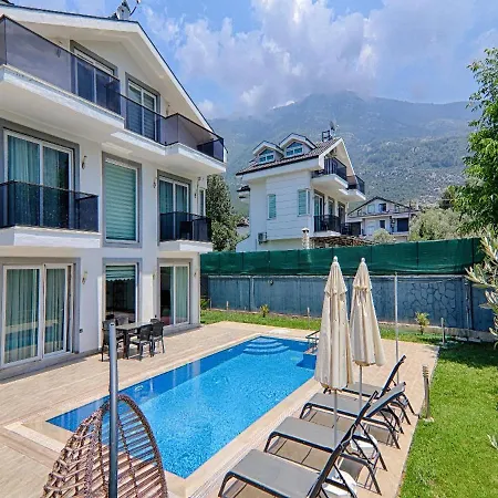 Muhteşem Konum, özel Havuz, çocuk Havuzlu Müstakil Modern Villa *