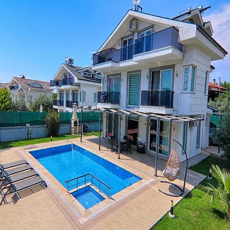 Villa Muhteşem Konum, özel Havuz, çocuk Havuzlu Müstakil Modern