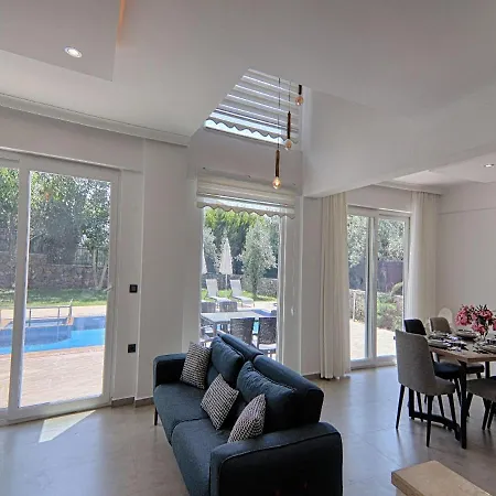 Muhteşem Konum, özel Havuz, çocuk Havuzlu Müstakil Modern Villa *