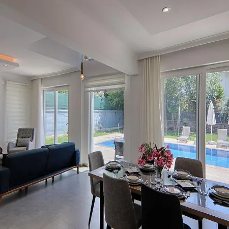 Muhteşem Konum, özel Havuz, çocuk Havuzlu Müstakil Modern Villa *