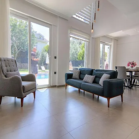 Villa Muhteşem Konum, özel Havuz, çocuk Havuzlu Müstakil Modern