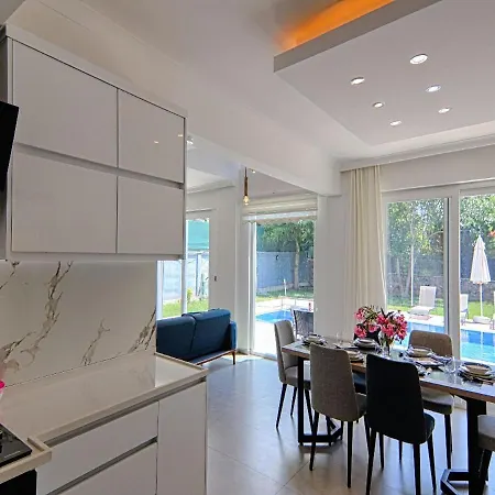 Muhteşem Konum, özel Havuz, çocuk Havuzlu Müstakil Modern Fethiye
