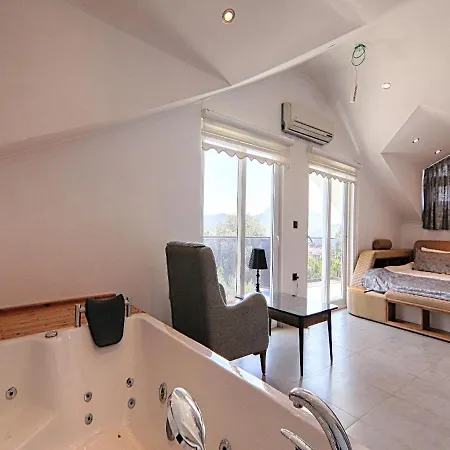 Muhteşem Konum, özel Havuz, çocuk Havuzlu Müstakil Modern Villa